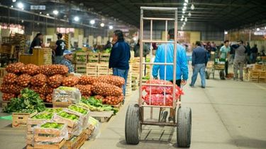 Cambian los horarios de atención en dos comercios clave de San Juan