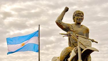 san juan rindio homenaje al wey zapata con la inauguracion de una estatua en su honor