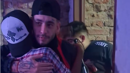 Ulises Bueno le cumplió el sueño a su doble sanjuanino: charla, abrazos y una canción juntos Ulises Bueno le cumplió el sueño a su doble sanjuanino: charla, abrazos y una canción juntos