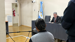 El acusado frente al juez de garantías Javier Figuerola. No se muestra el rostro del imputado para preservar a la víctima. El acusado frente al juez de garantías Javier Figuerola. No se muestra el rostro del imputado para preservar a la víctima.