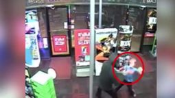 Un niño intentó detener a ladrones con un peluche