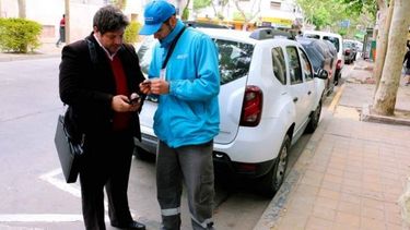 Atención: empieza a vender una nueva tarjeta para estacionar en Capital
