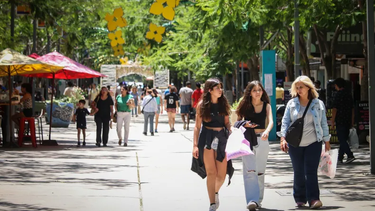 Cómo funcionará el comercio en San Juan durante el fin de semana extra largo que se viene.