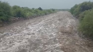 La intensa lluvia provocó crecidas en Valle Fértil