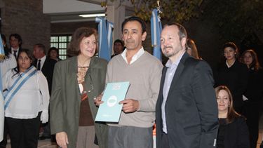 Inauguraron una radio escolar y entregaron licencias a radios comunitarias