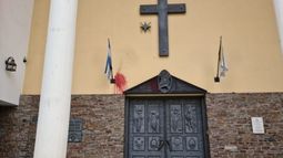 El Arzobispado cruzó a las feministas por las pintadas en la Catedral: Ofenden a la feligresía católica