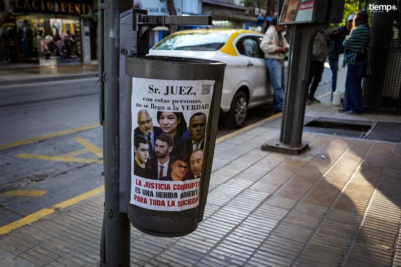Tribunales y los alrededores del microcentro sanjuanino lleno de carteles con las caras de parte de las partes que han estado sobre este proceso. Tribunales y los alrededores del microcentro sanjuanino lleno de carteles con las caras de parte de las partes que han estado sobre este proceso.