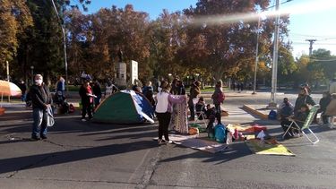 Atención: manifestantes acamparon en plena Libertador y hubo cortes en varios accesos