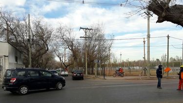 Caos en el tránsito por el ensanche de la calle Paula Albarracín