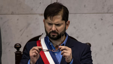 Uno por uno, qué dicen los 25 correos entre el presidente de Chile y la mujer que lo denunció por acoso sexual