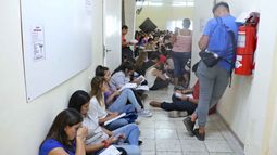 Ingreso a Enfermería: los aspirantes no entran en las aulas y no les cobran escolar