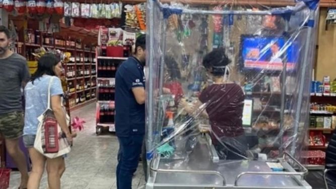 Escándalo con la clausura de dos súper chinos de San Juan: agredieron a las inspectoras