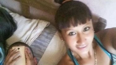 El niño quemado en Navidad fue dado de alta y su madre se sacó otra polémica selfie