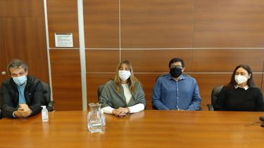 Tras una cumbre en Salud Pública, se decidió que Porras y Contreras sigan por ahora en sus cargos Tras una cumbre en Salud Pública, se decidió que Porras y Contreras sigan por ahora en sus cargos