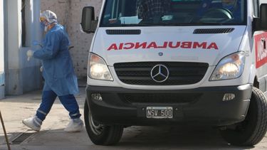 Rastrean a más posibles contactos con la médica y habilitaron una línea telefónica