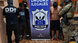 En Chimbas, detuvieron a dos hombres tras desbaratar una banda narco y secuestraron medio kilo de cocaína, armas y casi $600.000 En Chimbas, detuvieron a dos hombres tras desbaratar una banda narco y secuestraron medio kilo de cocaína, armas y casi $600.000