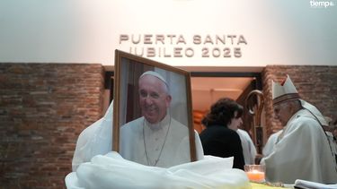 El emocionante aplauso de 5 minutos en honor al Papa en la Catedral de San Juan