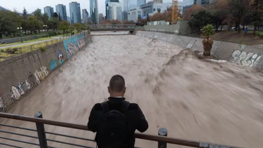 Las autoridades de Chile se preparan ante los posibles desbordes de ríos y canales.