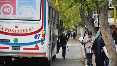 Congelan el precio del boleto de colectivo por 120 días en San Juan