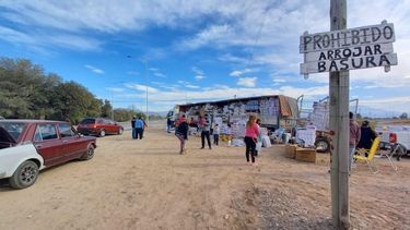 Un camión de venta polirubro al costado de la Ruta 150 hace estallar de bronca a comerciantes jachalleros