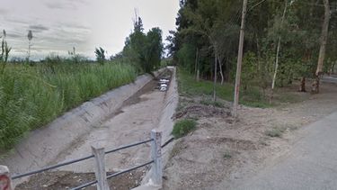 Rescataron a un caballo que cayó a un canal de 2 metros Rescataron a un caballo que cayó a un canal de 2 metros