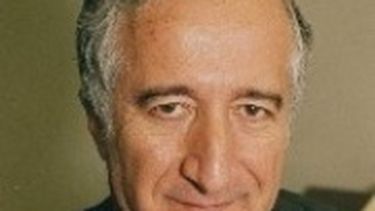 Entregan Honoris Causa a un pionero de la ética para el desarrollo