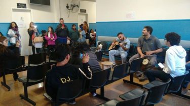 La música sorpresa volvió a las esperas del Marcial Quiroga