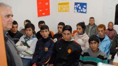 La bienvenida al nuevo obispo, repleta de jóvenes