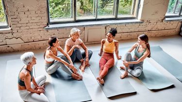 Ni pilates ni bicicleta: el ejercicio más eficaz para que las mujeres de 50 años quemen grasa abdominal y conserven la masa muscular