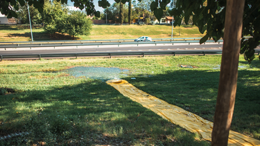 Realizan una nueva perforación para mejorar el riego del espacio verde en la Avenida Circunvalación.&nbsp; &nbsp;