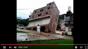 Video: se derrumbó una casa en China por las lluvias