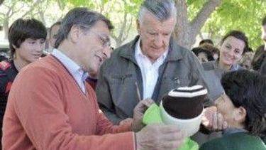 Daniel Tomas continúa mejorando y espera por la operación