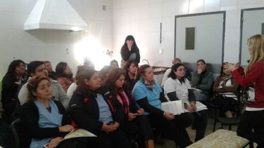 Capacitan al personal del equipo de salud en temas de materno-infancia