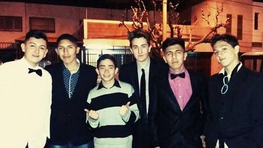 Regreso triunfal del moño con traje para las fiestas