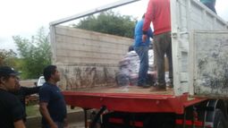 Llegaron dos camiones cargados para asistir a los evacuados de Valle Fértil