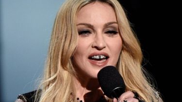 Grillz, la moda de los dientes de metal