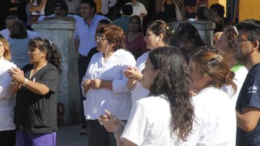 Los médicos no acatan la orden de la Justicia, y van igual al paro