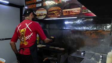 Este jueves inaugura Parada Técnica, el primer paseo gastronómico con carros de comida rápida de Rawson.