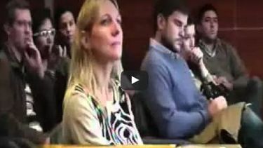 El jurado evalúa los trabajos finalistas del concurso para Emprendedores