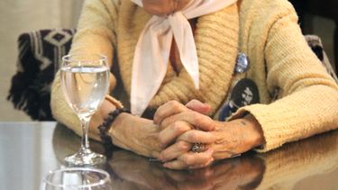 Un ícono de la lucha de Madres de Plaza de Mayo se encuentra en San Juan