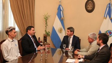 Se fueron de intercambio y quieren que otros tengan la oportunidad Se fueron de intercambio y quieren que otros tengan la oportunidad