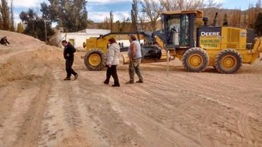 ¿Otro hallazgo arqueológico o un caso para la policía?Excavaban en la cancha de un club y hallaron una urna funeraria