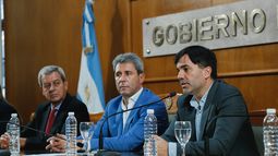 Sergio Uñac, gobernador de San Juan, encabezó la firma de un acuerdo sobre cannabis medicinal.