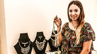 La diseñadora sanjuanina de joyas que la rompe en el país