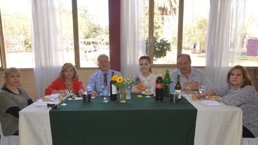 El centro Valenciano festejó sus 46 años con todo el color