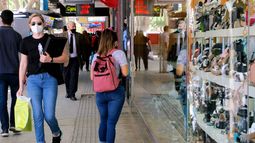 Un feriado sí y otro no: cómo atenderá el comercio en el finde XL