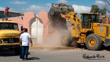 Otra vez la topadora en Jáchal: adiós a una construcción histórica