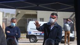 Gramajo visitó el barrio aislado por el operativo de prevención frente al coronavirus