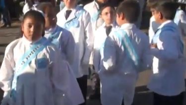 Mil niños de Santa Lucía hicieron su promesa a la bandera