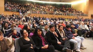 ¿Quién dijo que la historia es aburrida? Una multitud fue a ver a Felipe Pigna